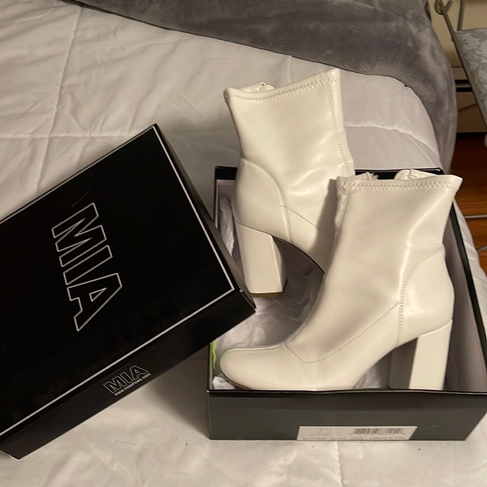 Such fun go-go style boots!!!
